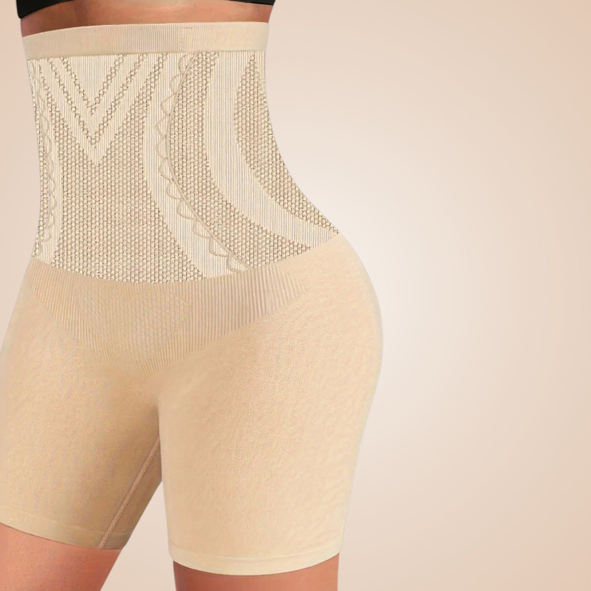 Gaine ventre plat couleur nude pour femme, culotte gainante taille haute effet sculptant et amincissant, lingerie invisible sous les vêtements.