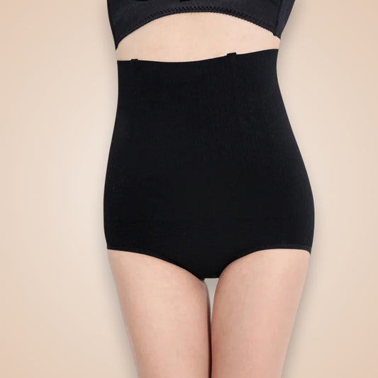 Culotte gainante noire taille haute pour femme, lingerie sculptante effet ventre plat et amincissant, gaine discrète sous les vêtements.
