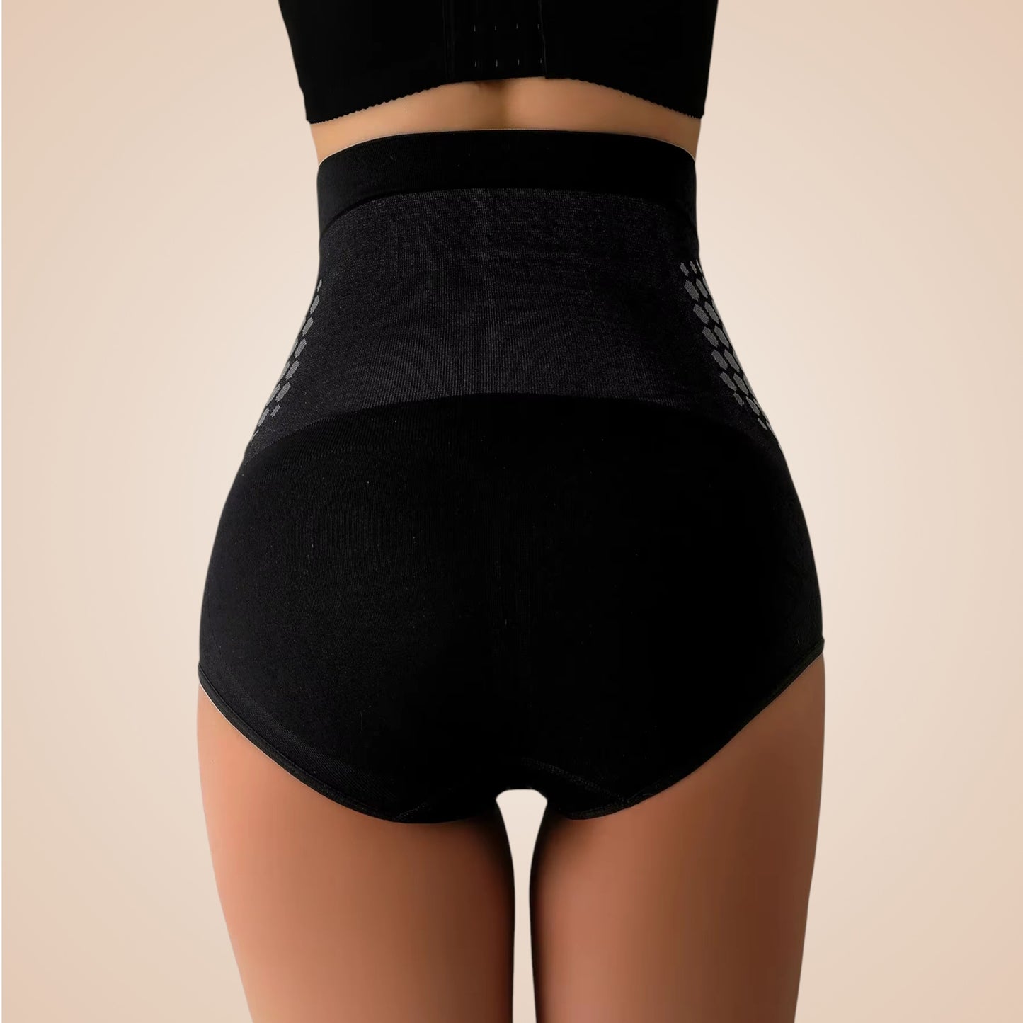 Culotte gainante noire taille haute avec bande de maintien ajustée et coutures discrètes.