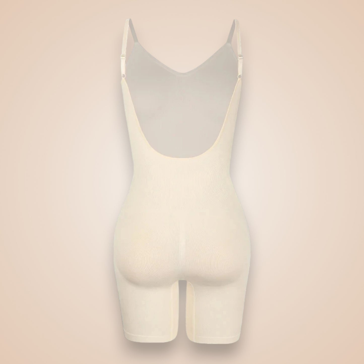 Combinaison gainante beige femme vue dos, lingerie sculptante effet push-up, maintien du ventre et galbe naturel pour une silhouette harmonieuse.