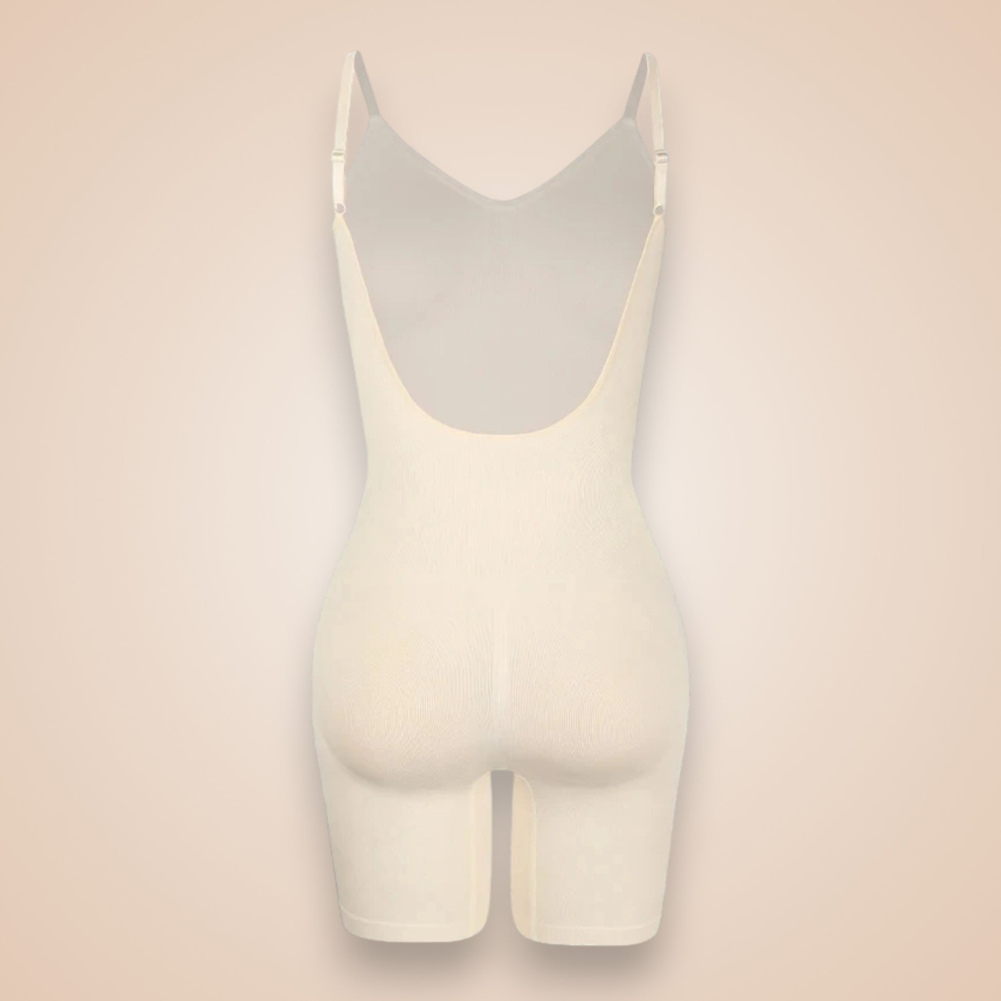Combinaison gainante beige femme vue dos, lingerie sculptante effet push-up, maintien du ventre et galbe naturel pour une silhouette harmonieuse.