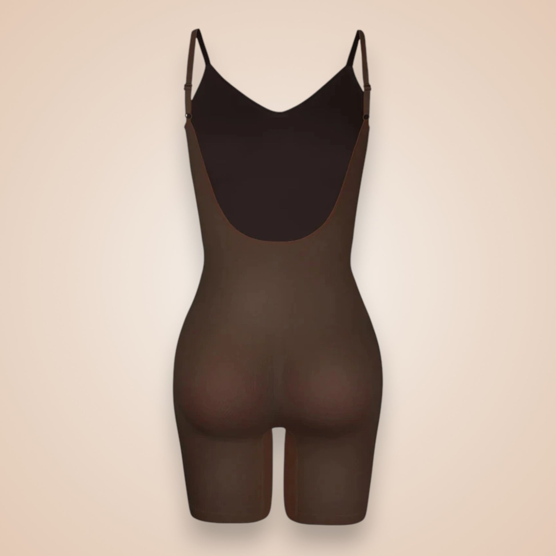 Combinaison gainante marron femme vue dos, lingerie sculptante effet push-up fessier, maintien du ventre et galbe naturel de la silhouette.
