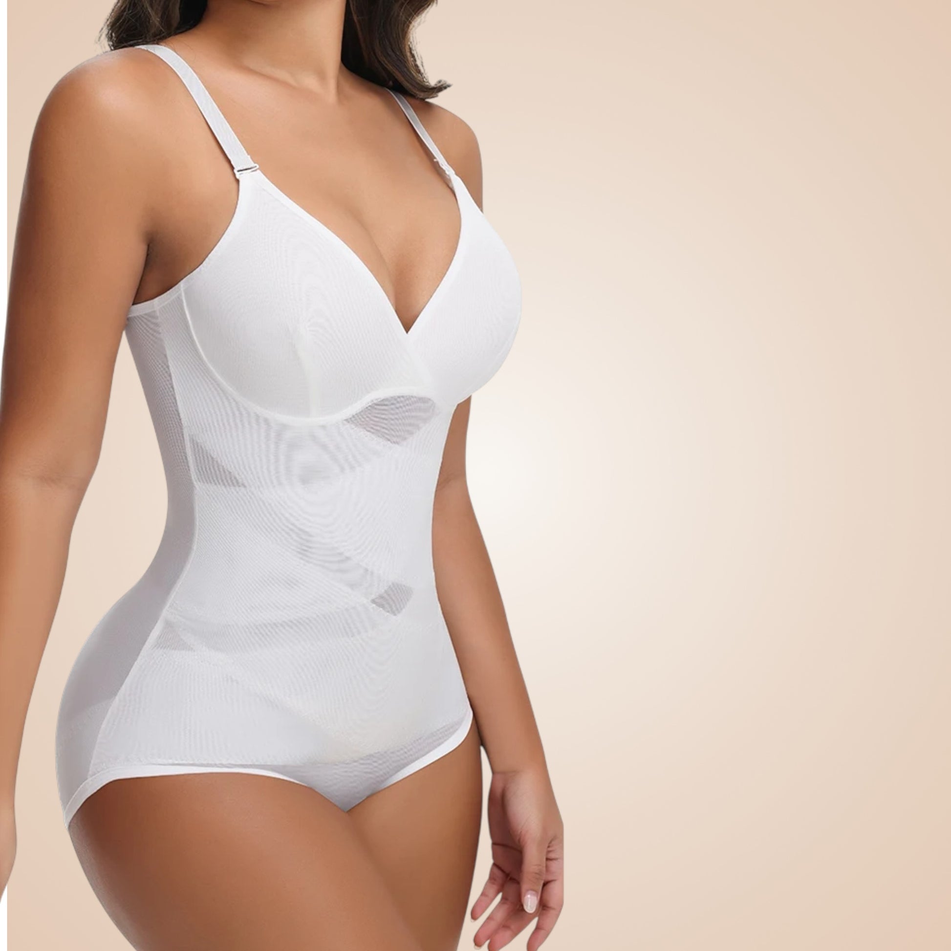 Body gainant blanc pour femme, lingerie sculptante avec bretelles réglables, effet ventre plat et silhouette affinée, body amincissant invisible sous vêtements.