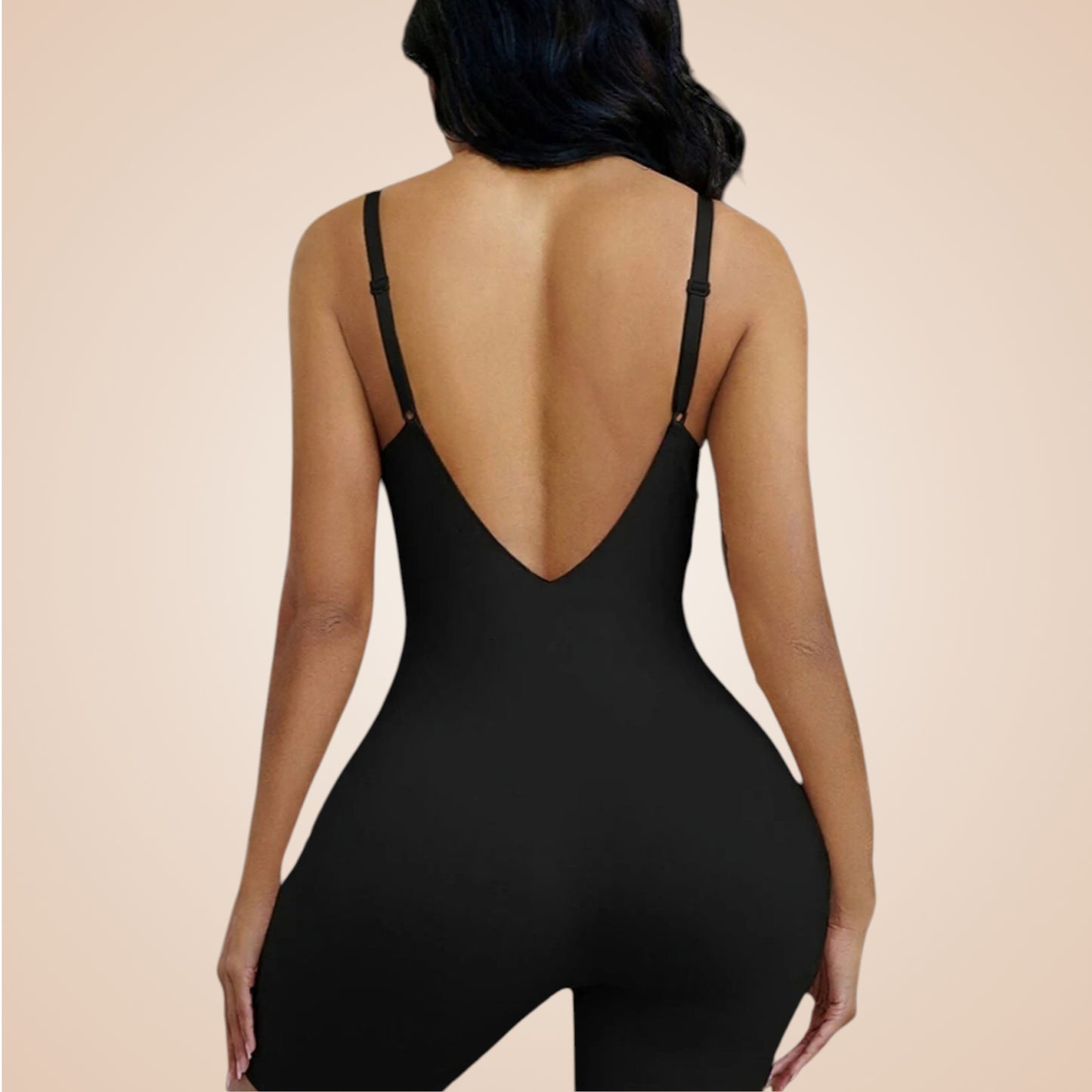 Gaine noire sculptante ventre plat avec bretelles fines, dos en V profond, tissu lisse et ajusté.