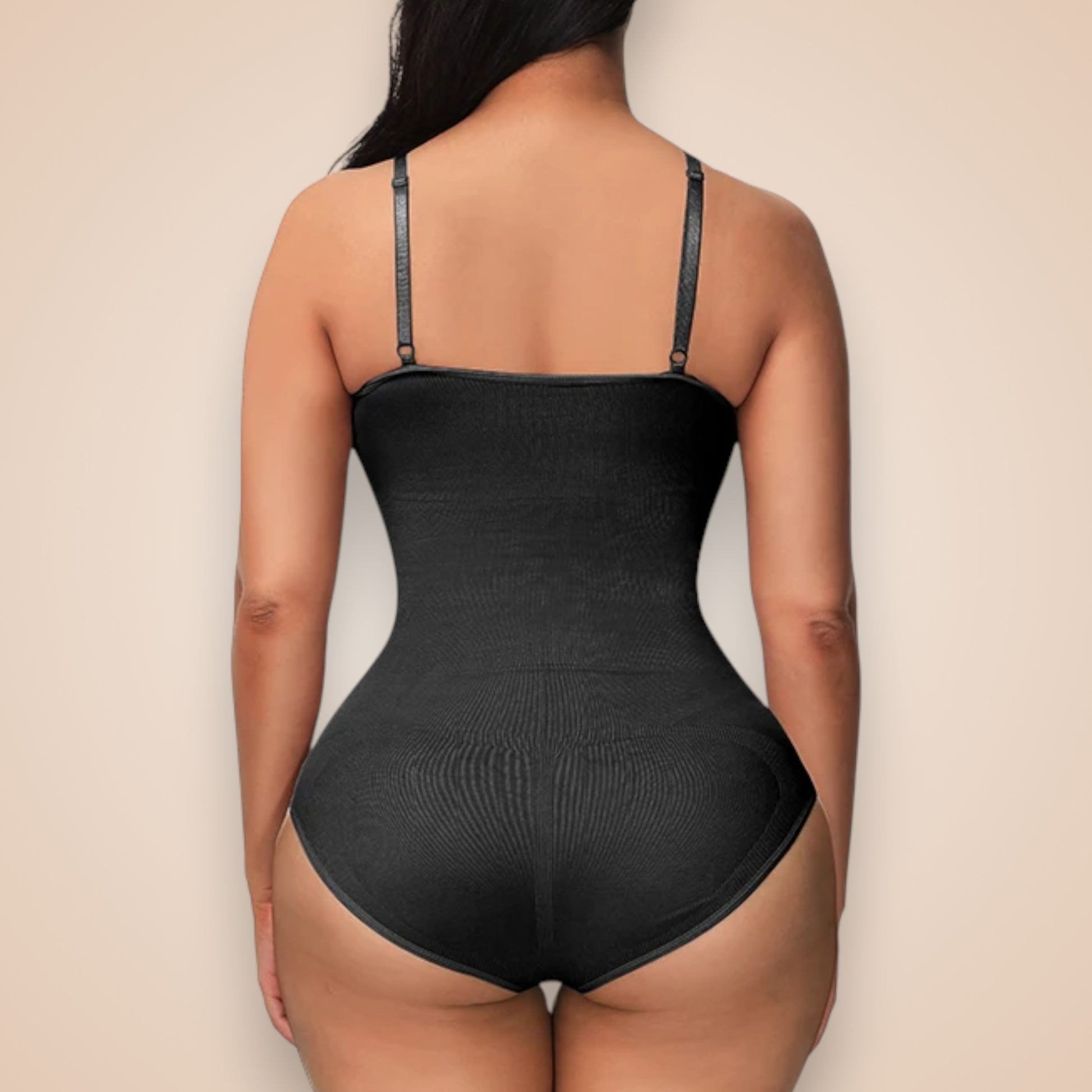 Body gainant amincissant noir femme vu de dos, lingerie sculptante effet taille de guêpe avec maintien du ventre et galbe des fessiers.