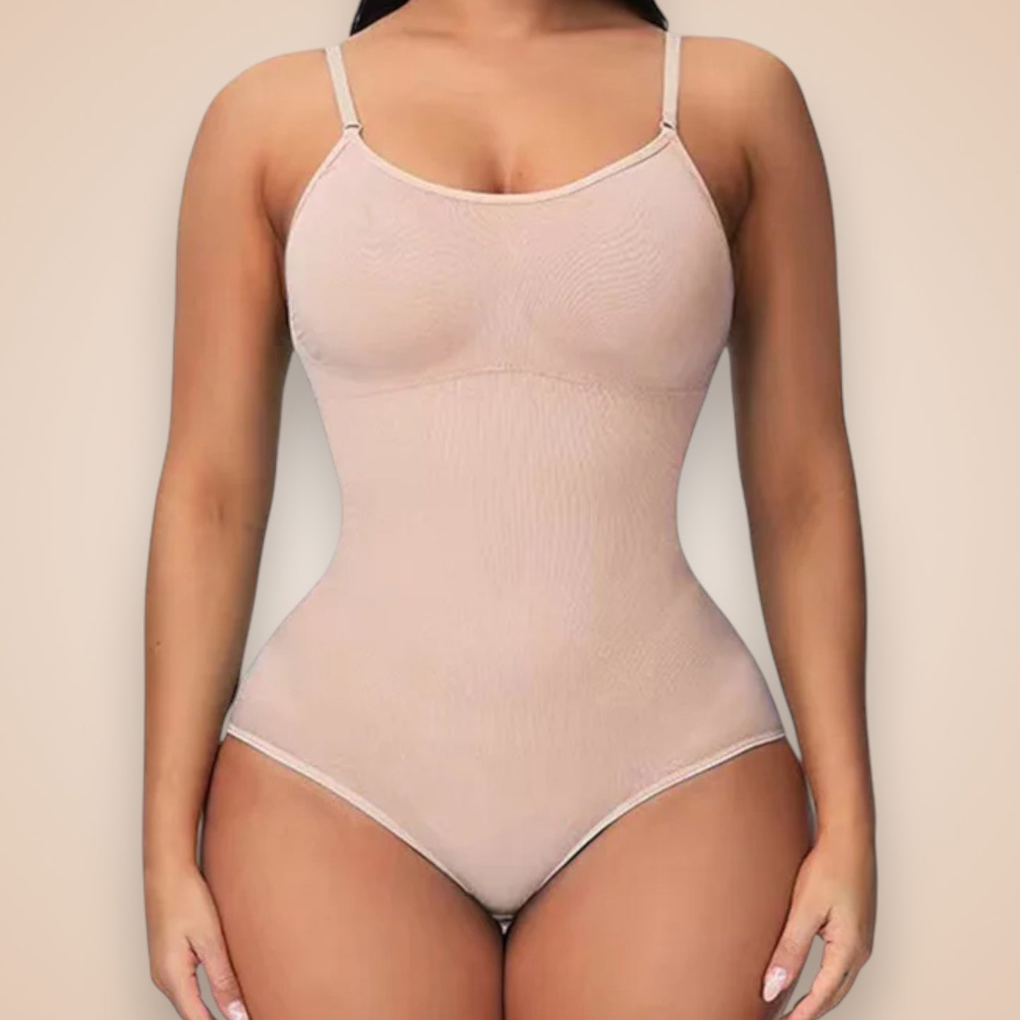 Body gainant amincissant nude pour femme, lingerie sculptante invisible effet ventre plat et taille fine, maintien doux et confortable sous les vêtements.