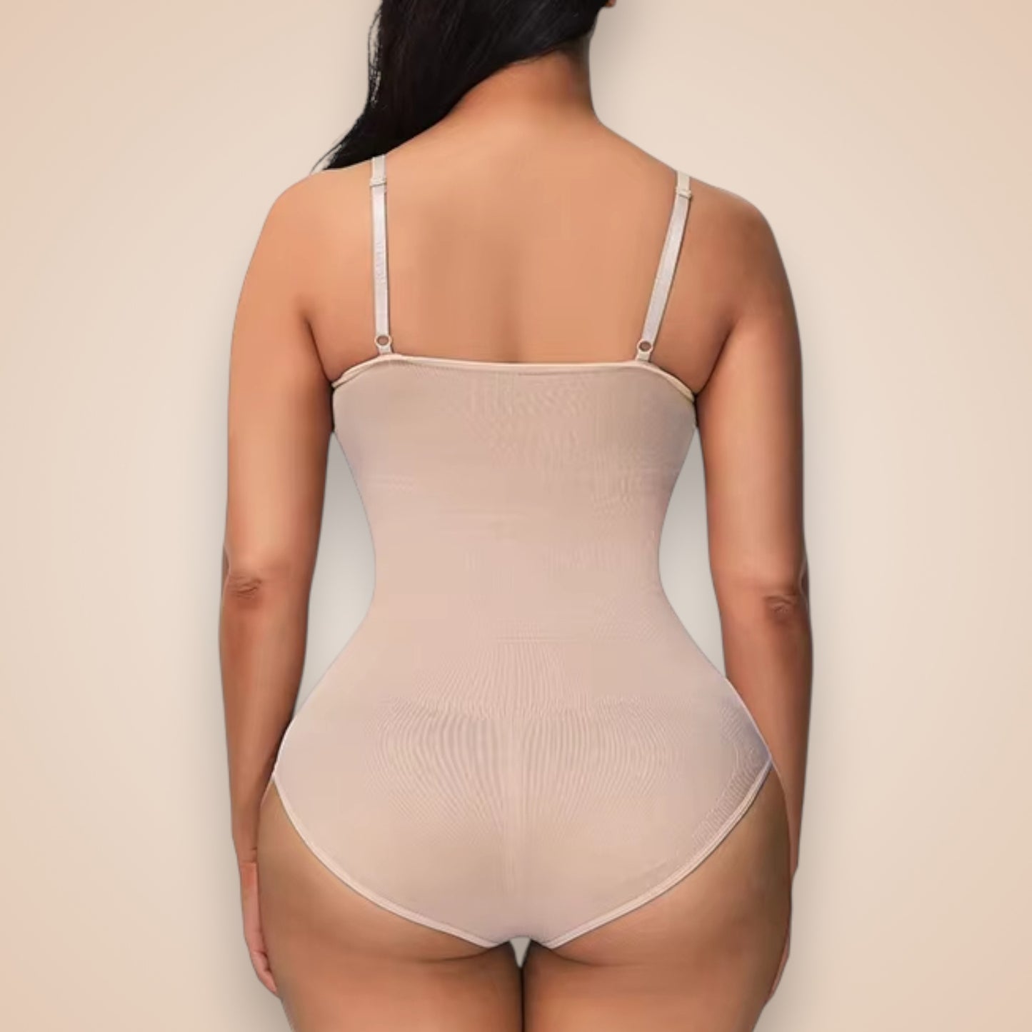 Body gainant amincissant nude femme vu de dos, lingerie sculptante effet seconde peau avec maintien du ventre et galbe naturel des fessiers.