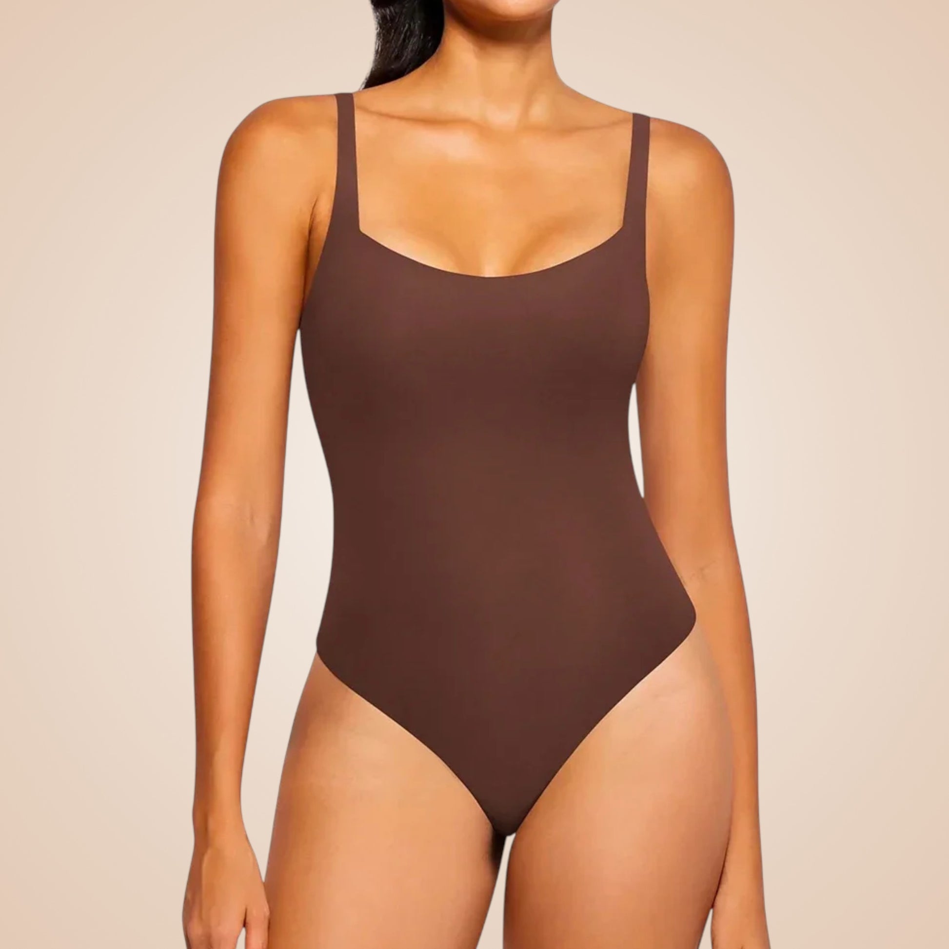 Body amincissant marron pour femme, lingerie sculptante effet ventre plat et gainant, couleur chocolat invisible sous les vêtements.