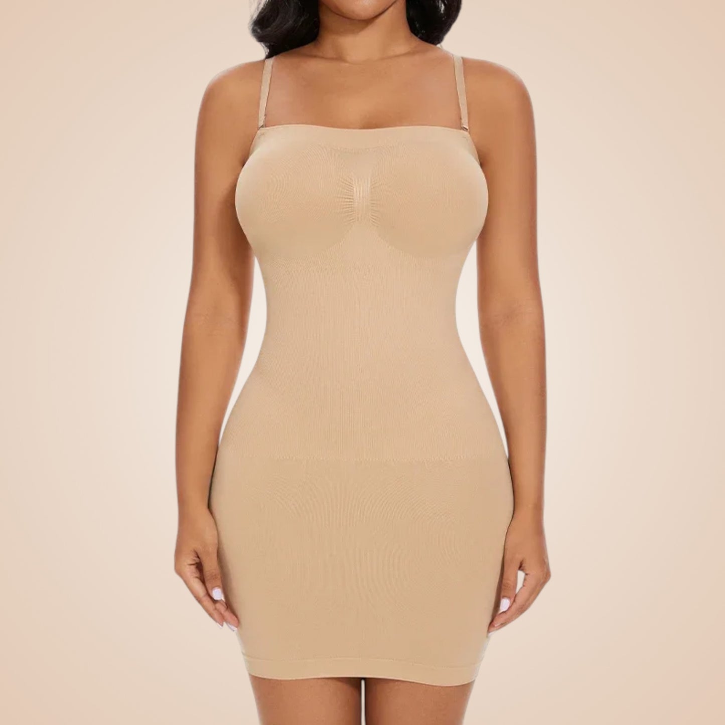 Robe corset nude ajustée sans manches avec fines bretelles transparentes, style minimaliste.